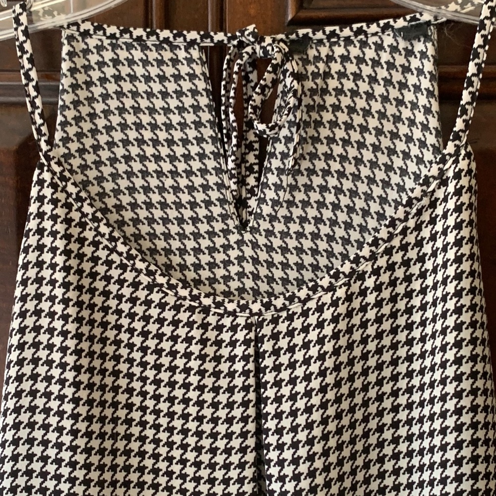 Tahari Sleeveless (2) XS